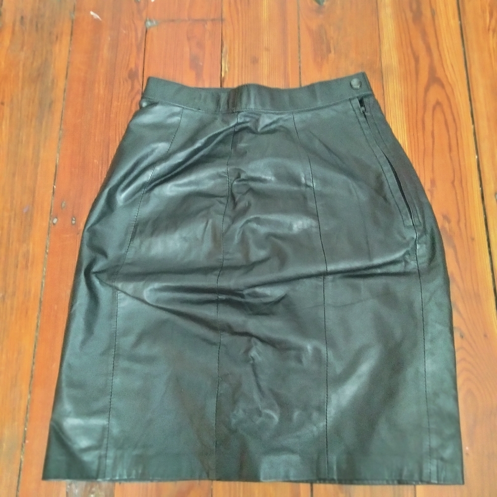 Elegant Black Leather Skirt